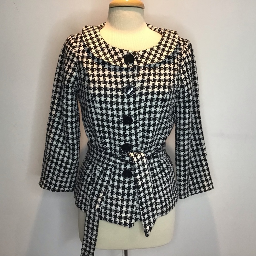 Willi Smith black and white large houndstooth self belted fully lined jacket. S6